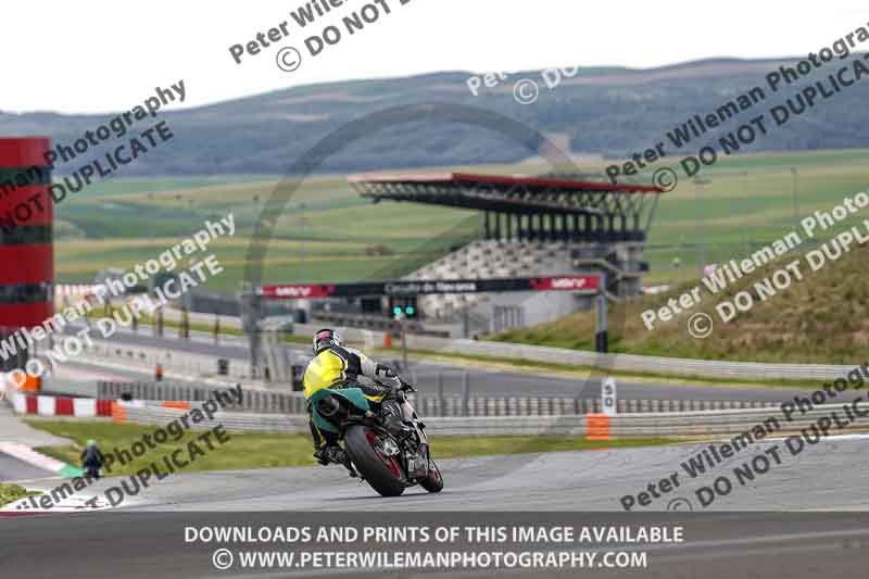 cadwell no limits trackday;cadwell park;cadwell park photographs;cadwell trackday photographs;enduro digital images;event digital images;eventdigitalimages;navarra;no limits trackdays;peter wileman photography;racing digital images;trackday digital images;trackday photos